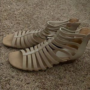 Aerosols sandals